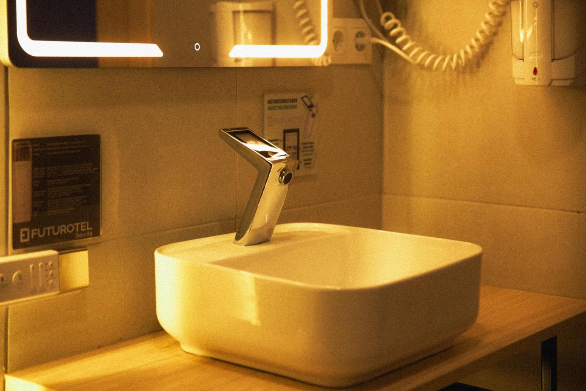 Futurotel Capsulehotel *